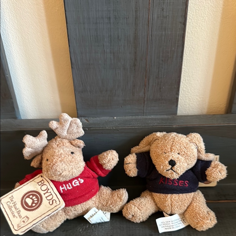 Boyd’s Plush Hugs & Kisses Set